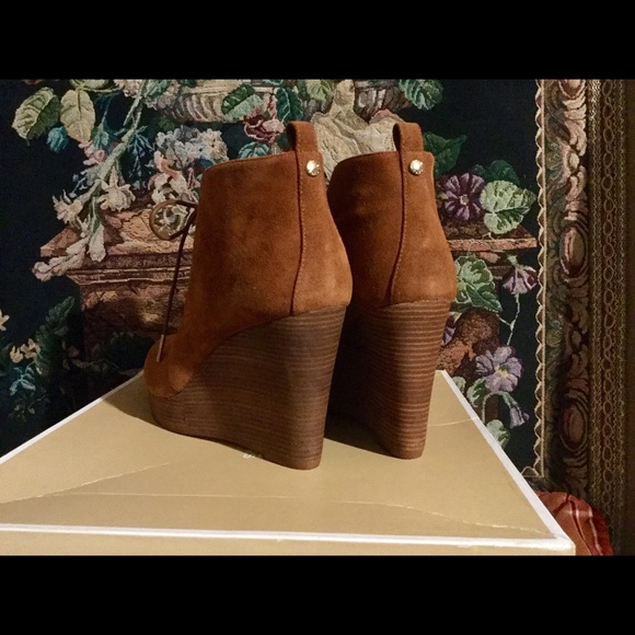 Michael Kors Pierce Boots - Picture 3 of 8